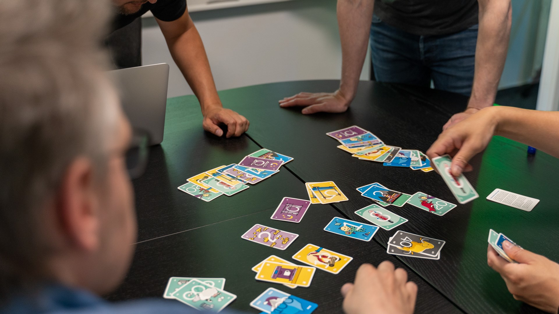 Planing Poker zur Schätzung von Anforderungen innerhalb von Entwicklungsteams Planing Poker zur Schätzung von Anforderungen innerhalb von Entwicklungsteams